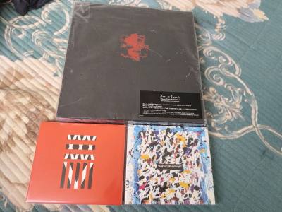 这次的开箱，收获了三张极具纪念意义的重量级专辑，
核心藏品是凛として時雨的十周年纪念精选《Best of tornado》[Hyper Tornado Edition]，这套合集完整收录了乐队十年的精华，意义非凡。同时入手的还有ONE OK ROCK的两张初回限定盘...