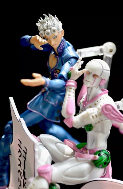 白发紫电镀茸茸实物太惊艳了！珠光紫涂层流光溢彩，白发造型锐利又飘逸。关节紧实度完美，能轻松还原「黄金体验」发动姿势。挖煤姬入库拍照细致到每缕发丝，气泡柱+加厚纸箱的包裹式打包让限定版外盒完美无瑕。EMS运输8天丝滑到手，开箱时电镀光泽在灯光下流转的瞬间，所有等待都值...