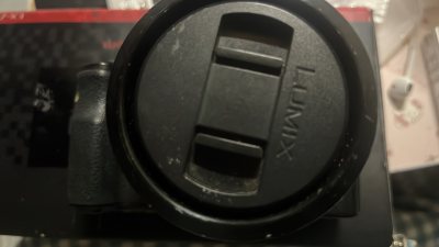 作为复古数码控，之前踩过不少海淘坑，直到遇上挖煤姬，才算找到本命平台！
先说商品品质，真的没话说！我选的是标注“98新”的机型，详情页连机身边角的细微痕迹都拍得清清楚楚，收到手完全和描述一致——镜头无划痕、按键超灵敏，开机秒启动，拍出来的照片复古颗粒感拉满，周末带娃...