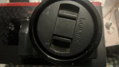 作为复古数码控，之前踩过不少海淘坑，直到遇上挖煤姬，才算找到本命平台！
先说商品品质，真的没话说！我选的是标注“98新”的机型，详情页连机身边角的细微痕迹都拍得清清楚楚，收到手完全和描述一致——镜头无划痕、按键超灵敏，开机秒启动，拍出来的照片复古颗粒感拉满，周末带娃...