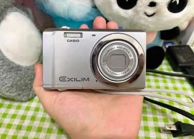 这次购入的三台每一台成色都很好而且出片效果都非常让我惊喜！色彩漂亮?拍人像简直是自带美颜，关键性价比还很高，有挖煤姬各种活动优惠，比在国内便宜多了哈哈哈哈