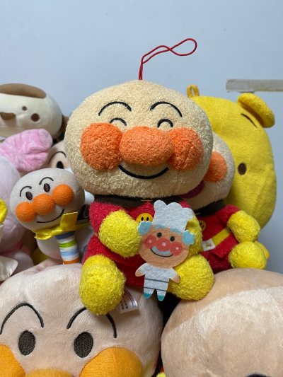 这次到的一箱品类实在是太丰富了，可爱的面包超人小玩偶、零钱包、托特包还有美丽衣服，都可以合在一箱发出实在是太方便啦