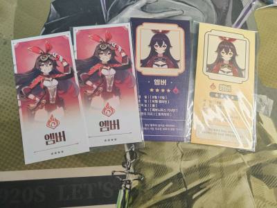 切到了原神证件照，妹妹文件夹也非常萌，宝宝们都美美嘟，走的海运一个月就到了，包装依旧特别好！速度也快，非常满意的购物体验~