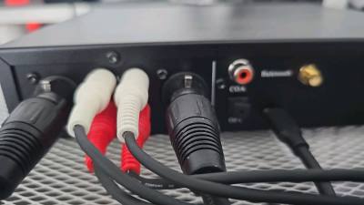 在任意门下单的黑色解码设备收到了！物流包装很仔细，颜值超高，纯黑机身简约有质感。操作顺手，声音清晰，日常听歌完全够用，非常满意的一次购物！