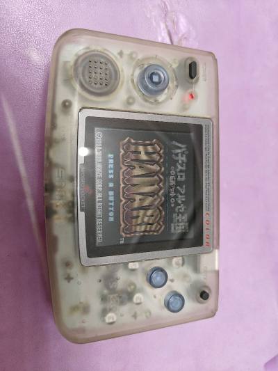 能正常开机使用，这种外壳特别容易发黄，这个还好，磨损有点多，屏幕也有不少划伤，现在只能一台台转运，成本提高了不少。