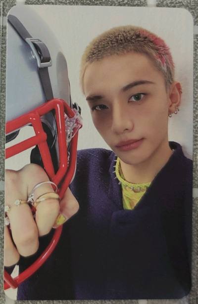 买了一些专辑和小卡，本来打算走EMS用积分抵扣，发现竹蜻蜓新线路有优惠，更划算就选择了竹蜻蜓，包装一如既往的严实，没有选择加固也不会损坏，很满意