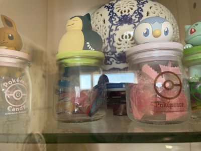 宝可梦 卡比兽 波加曼 胖丁 呆呆兽 糖罐 非常漂亮的透明玻璃糖罐，人物做在瓶盖上，还有小脚丫，讲糖果拿走依旧萌萌哒，感谢挖煤姬的代购