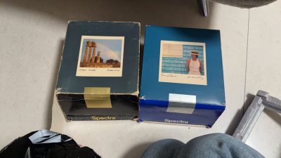 第一次在挖煤姬平台入手两台二手宝丽来拍立得，体验超棒！海运回来也才半个月时间，包装细致周全，完全没有磕碰。相机到手后马上磨轴改机试拍了几张，成像效果依然惊艳，色彩还原度高，复古质感十足。虽然是二手，但品相很好，功能完好。非常满意的一次购物，强烈推荐给喜欢胶片摄影的朋...