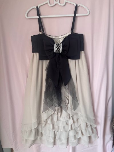 又选择了挖煤姬 这次购买的是三条日牌裙子 都很美 价格也很合适 物流选择了小航空天速度很快 用了积分价格也很便宜合适