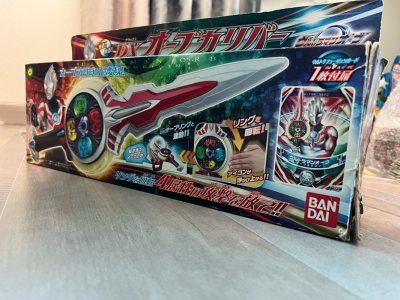 这次是在煤炉二手平台上切的dx欧布奥特曼圆环套装和奧特曼卡片，挖煤姬官方的包装非常好，第N次走竹蜻蜓max也非常快，超乎我的预料，大概20天到手拆箱，非常丝滑！