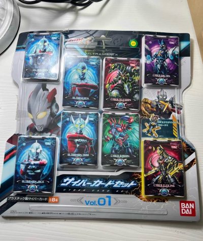 这次是在煤炉二手平台上切的dx艾克斯奧特曼终端卡片，挖煤姬官方的包装非常好，第N次走竹蜻蜓也非常快，超乎我的预料，大概18天到手拆箱，非常丝滑！