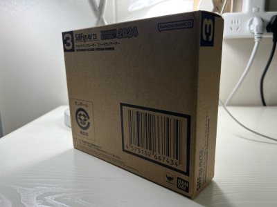 这次是在煤炉二手平台上切的全新未拆布莱泽奥特曼法德兰装甲shf和奥特曼卡片，任意门官方的包装非常好，第N次走竹蜻蜓plus也非常快，超乎我的预料，大概15天到手拆箱，非常丝滑！