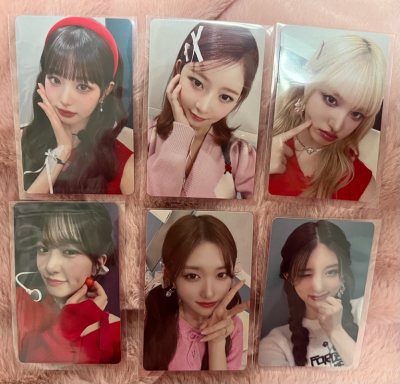 又切了好多美丽小卡，这次切的是芙的day3小卡，一套全员都超级美，色调造型都特别好看，红红的非常适合过年，尤其是day3圆太美丽了，造型色调完美，超级华丽，这次打包的也很好，严严实实的，小卡没有任何问题！