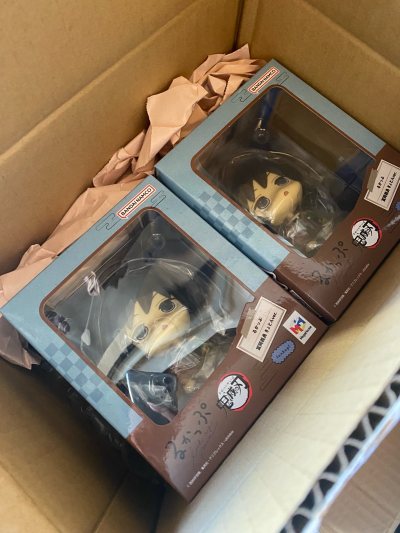 当得知在挖煤姬购买的包裹即将到达时，心中满是期待。每天都在关注物流信息，想象着专辑的样子。终于收到包裹的那一刻，那种惊喜难以言表。从包裹的外观来看，它被包装得很仔细，外层的纸盒没有明显的破损，这显示出卖家的用心。打开包裹，果然！太完美了