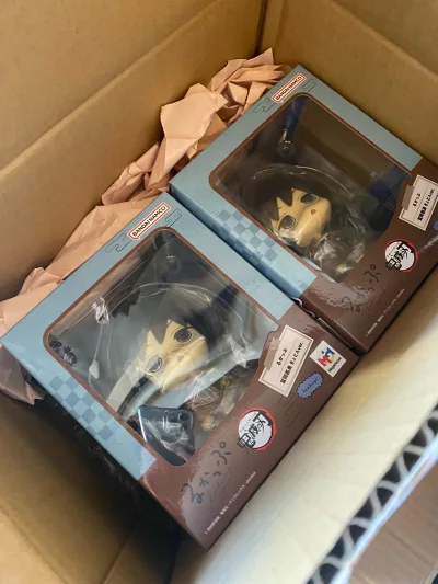 当得知在挖煤姬购买的包裹即将到达时，心中满是期待。每天都在关注物流信息，想象着专辑的样子。终于收到包裹的那一刻，那种惊喜难以言表。从包裹的外观来看，它被包装得很仔细，外层的纸盒没有明显的破损，这显示出卖家的用心。打开包裹，果然！太完美了