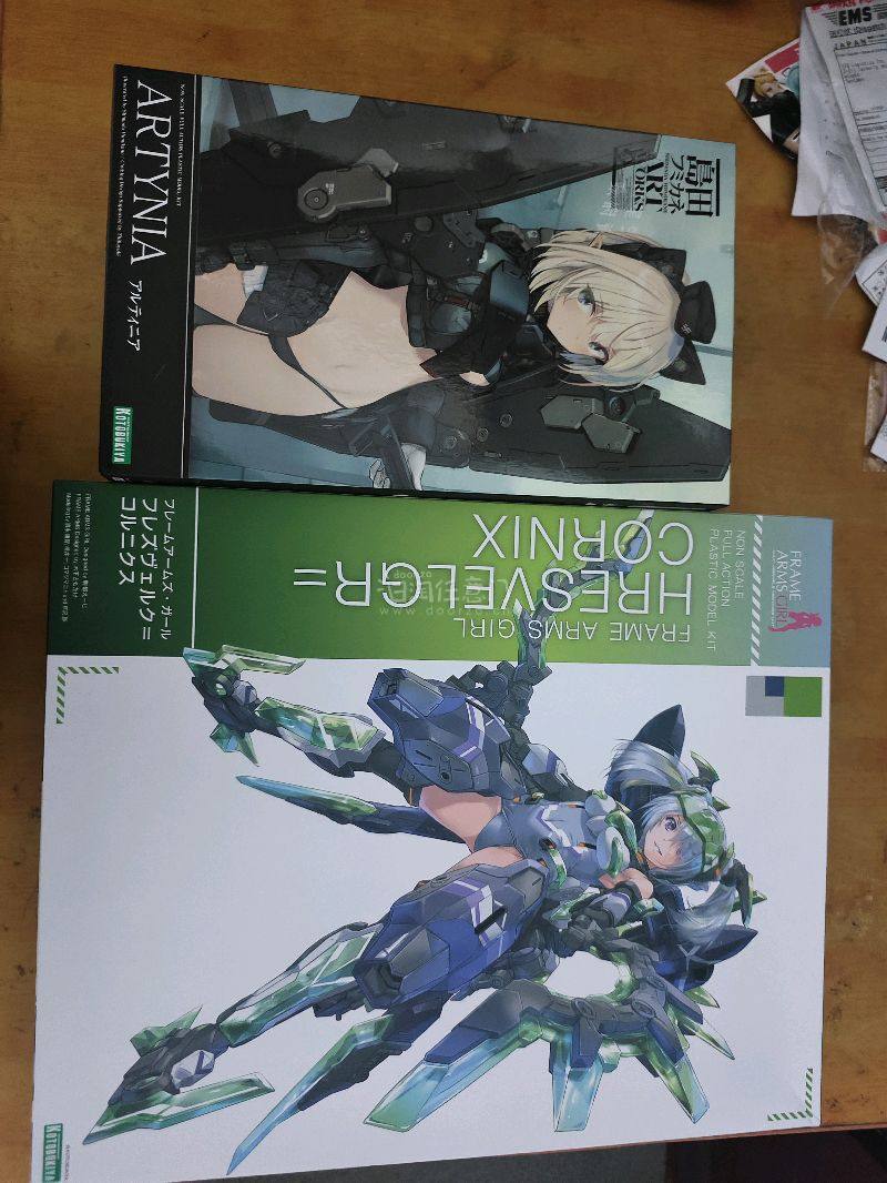 这次买的是寿屋的绿大鹫以及金田的新机娘，这次的箱子依旧八角尖尖，还是走竹蜻蜓专线，从发货到到手不过15天。令我放心。日淘任意门当属海淘的好去处，适合我这种喜欢老番的玩家去淘点冷门的玩意。