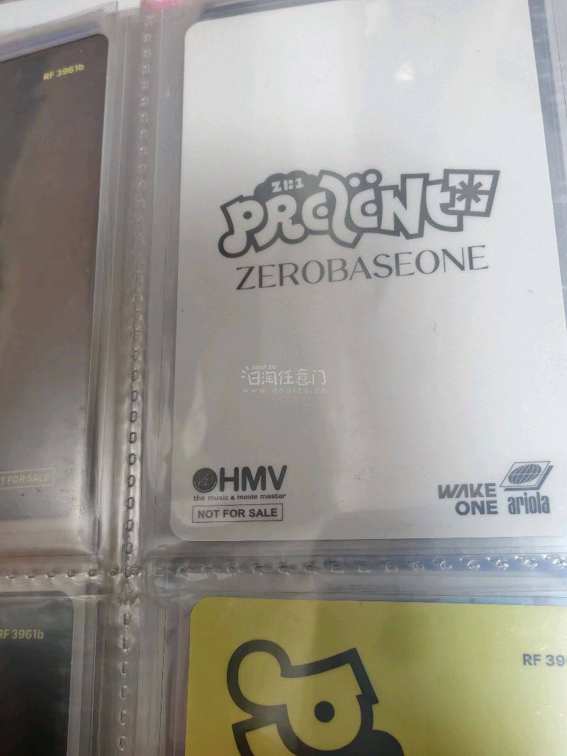 昨晚随手把一张日切卡塞进手机壳，今早挤地铁时阳光一晃，它就在我掌心偷偷发光。突然觉得，这份小小的、只有自己知道的闪耀，像一颗在水泥森林里活蹦乱跳的心脏。