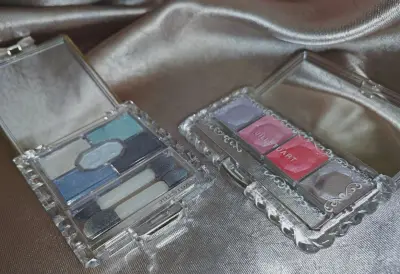 两盘价格加起来在?也只能买一盘，绝版眼影还能挖到几乎全新的品相真的很走运了，包装完好没有碎，也非常幸运的没有被税