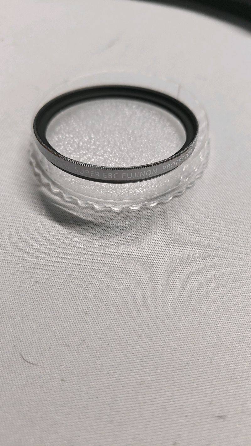 买了uv镜，富士ebc镀膜通透明亮，有擦拭痕迹但影响不大。装在相机上效果好，几乎不影响画质。任意门软件操作方便，体验很好。