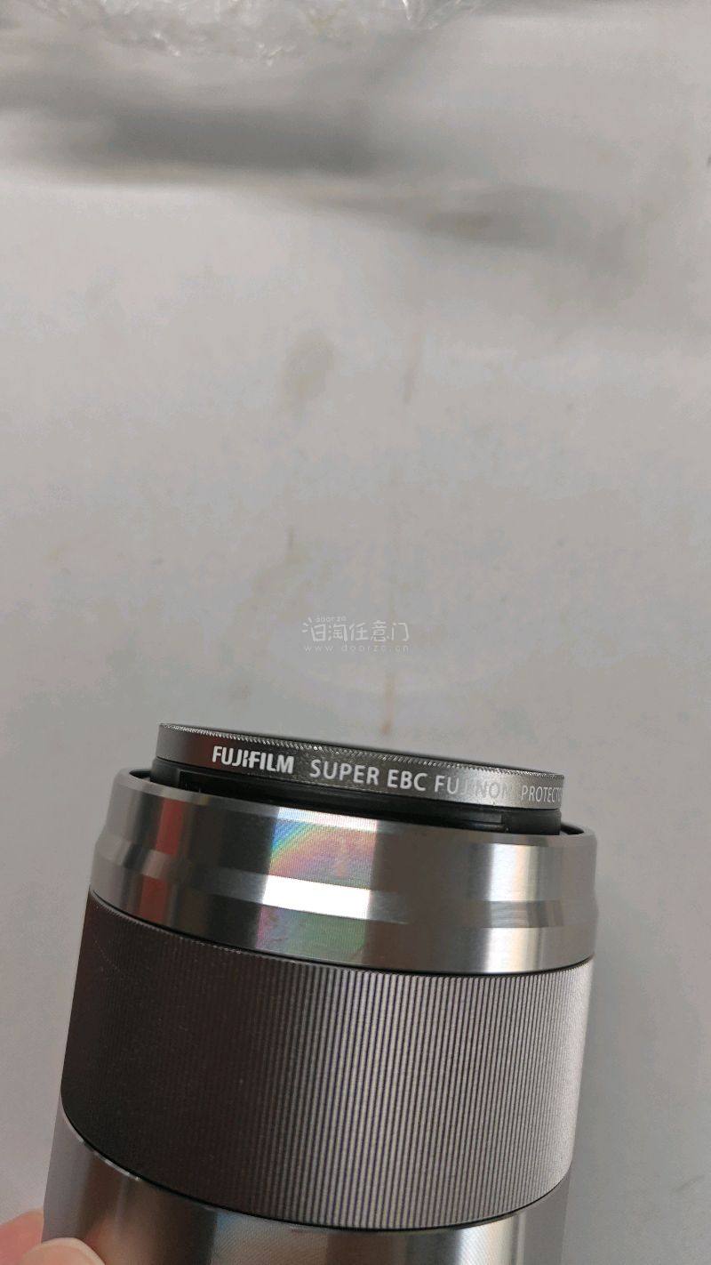 买了uv镜，富士ebc镀膜通透明亮，有擦拭痕迹但影响不大。装在相机上效果好，几乎不影响画质。任意门软件操作方便，体验很好。