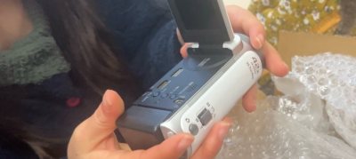 第一次日淘，相机保存的很好只有些许使用痕迹，卖家发货也很快，沟通也很顺畅，是一次很好的购物体验，唯一一点就是物流有点慢