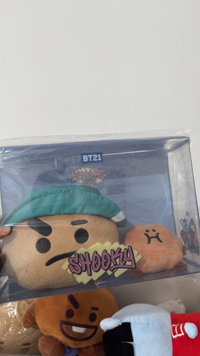 新买的娃娃终于到了，走的是海淘，一个月到了，包装很完整，很喜欢，会继续从挖煤姬购买的，很多泡沫袋缓冲