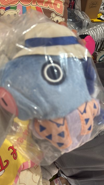 新买的娃娃终于到了，走的是海淘，一个月到了，包装很完整，很喜欢，会继续从挖煤姬购买的，很多泡沫袋缓冲