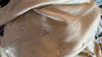 收到包裹时被用心的包装感动了！不仅外箱加固，易碎品还用了气泡柱单独包裹，里三层外三层，防护做得太到位了。商品完美无瑕，连小赠品都包装得很仔细。能感受到卖家的负责态度，这种购物体验值得永远回购！