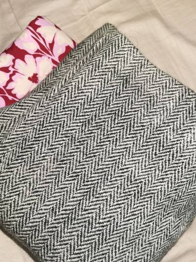 在免税额度里切到了两条非常满意的裙子，状态超好，开心，如图3，包装的一如既往非常好。最喜欢挖煤姬的打包，不会添加额外费用背刺用户。小型航空大概一周收到，不过现在取消了这个运输选项了，也算最后一舞了吧。期待下一次切煤分享～