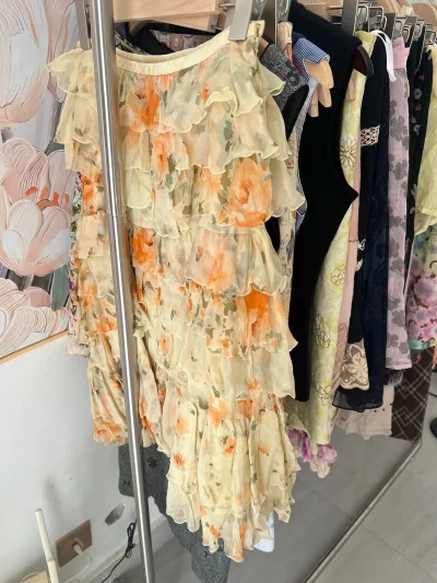 淘了好多古着衣服，基本都没有踩雷，包装很好很干净，香香的，收到很惊喜，衣服好漂亮，自己淘的感觉真的好好，希望挖煤姬越做越好，继续挖挖挖！！