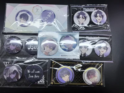 这次在挖煤姬蹲到了剑持刀也的旧款谷子套装，包含吧唧、色纸和小立牌，卖家标注的“微瑕”实际几乎看不出痕迹，状态好到惊喜！从下单到合单发货只用了3天，转运速度也很稳，到手总共10天。包装里还垫了泡沫纸，谷子完全没被压到。客服帮我核对了谷子数量，回复特别耐心。本来以为旧款...