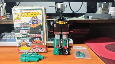 收到了1988年超兽战队生命人的二号机器人生命拳击手的minipla,比我想象中的的质量好，还可以大合体