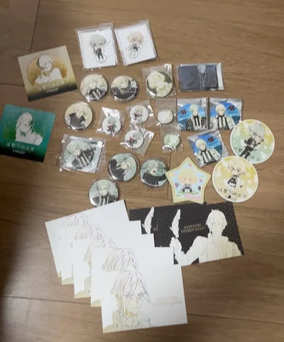 超满意！吧唧和明信片都收到啦！实物绝美，颜色鲜艳，一点瑕疵都没有。包装特别严实，八角尖尖送到手上。态度好，发货速度快，收藏的快乐拉满了！五星好评，下次还会再来～