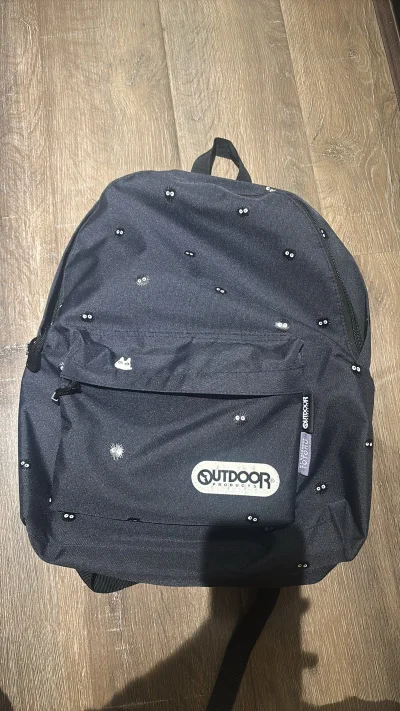看中这款背包很久了，但是价格不够划算，这次在煤炉看到了价格合适的，幸好买了s码，不然就太大了，现在刚好，不过有一点不好的就是，没有侧边袋子。还有物流被税了，就超了4块钱而已，不过还算快，一个礼拜就到了。