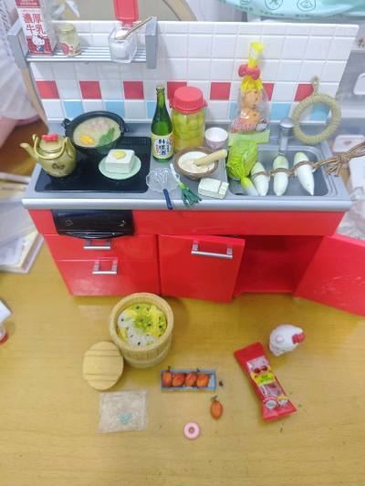 挖煤机送了一些优惠卷，而且使用时感觉很流畅，在浏览商品时体验感好，快递只要打包好显示已前往机场等信息后，速度很快。总体来说第一次购买体验挺好的，希望在运费上有更多的优惠活动。
图片是本次是购买的rement食玩。