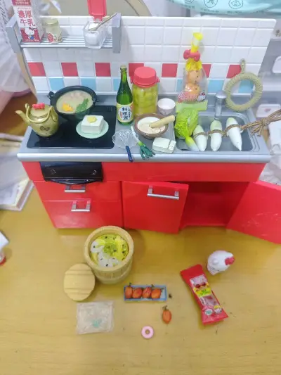 挖煤姬送了一些优惠卷，而且使用时感觉很流畅，在浏览商品时体验感好，快递只要打包好显示已前往机场等信息后，速度很快。总体来说第一次购买体验挺好的，希望在运费上有更多的优惠活动。
图片是本次是购买的rement食玩。