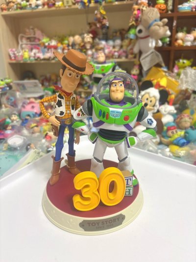 一次性买了好多小黄人巧克力蛋。我是快乐切煤人。玩具总动员手办比国内价格太香啦。我会一直使用的。包装的也很好