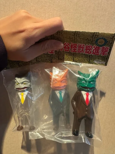 西装男又多了一个啦好像还都是挖煤姬买的真的很爱ケロニア公牛设新发售的布斯卡是亮晶晶的糖果色特别讨喜简直舍不得拆