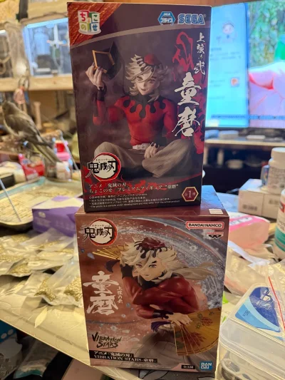 这次切了两个童磨的景品手办，走的是竹蜻蜓，很顺利就收到啦，包装的非常严实，箱子里塞了超级多泡沫纸，盒子甚至是八角尖尖，非常开心