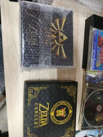 这次海淘买了国内稀少的塞尔达三十周年音乐集，海淘对于我们这些收藏周边的玩家真是太合适了，而且竹蜻蜓运回来和拿普通快递一样方便，爱了爱了