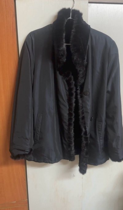 在挖煤姬买了无数次啦，每一次都很满意。这一次买了这件双面穿的水貂皮草外套很滿意，价格真的是天花板的战斗机了。客服也很好，物流也很快～