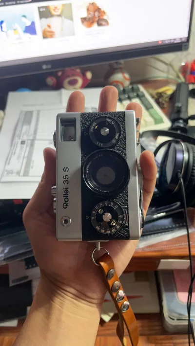 禄来35玩过了，想体验下35s，国内海鲜市场贵，只好再蹲挖煤姬看看有木有漏，蹲了好几个星期看到一台合适的，价格也不算漏，还是剁手下单了！到手火速测试了一卷黑白，没啥大问题！宾得的翻车了，加上税也超过心理预期价！
