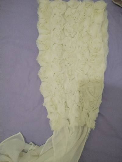 分享在挖煤姬淘的一件LEST ROSE的立体玫瑰披肩，成色很新，实物很好看。挖煤姬太好用了，下次还会在挖煤姬海淘的。