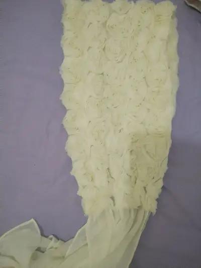 分享在挖煤姬淘的一件LEST ROSE的立体玫瑰披肩，成色很新，实物很好看。挖煤姬太好用了，下次还会在挖煤姬海淘的。