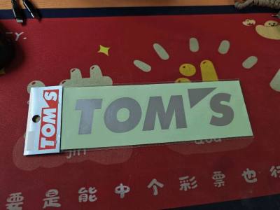 淘到了一张TOM&amp;#39;S旧标原厂贴纸，非常少见，稀有，质感很棒，找了很久，居然在这里找到，下一步就是贴在自己的爱车上