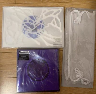 啊啊啊啊啊！美丽的女鹅！感谢挖煤姬我才能拥有这么漂亮的小卡和专辑\(￣ᗜ￣)/漂洋过海毫发无损！物流服务和售后客服服务都特别好！