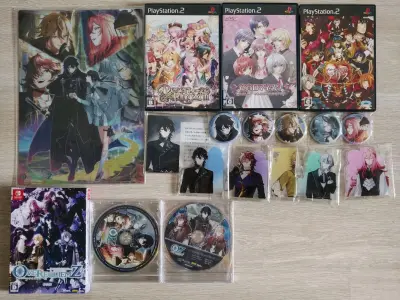 本次分享淘来三张ps2的游戏碟和WonderGoo的限定特装奥兹国。ps2的三张碟片都能正常读取，而且真的很便宜，一张只要两三百日元。奥兹国是我最近喜欢上的游戏，刚入坑就遇上谷价飞涨但还是强制爱了WonderGoo的这套特典。我这箱选择了纸飞机plus线，箱子很结实...