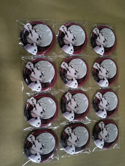 第一次在挖煤姬上淘到心仪的吧唧，成色相当不错！整个过程依然非常顺利。挖煤姬整合资源的能力非常强大，让我能够迅速找到合适的商品，发货也非常迅速，可追踪小航空需要7天，并且没有被税，非常感谢挖煤姬平台。