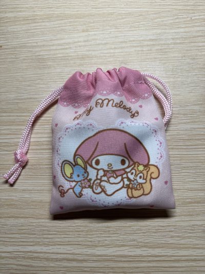 十二月年末在挖煤姬平台入手了一台nds游戏机和一个美乐蒂徽章，nds游戏机可是童年回忆杀，能玩好多经典游戏，美乐蒂徽章超级可爱，少女心爆棚。挖煤姬这个平台可太好用啦，上面有好多中古好物，就像个宝藏库一样。年末了，大家不妨去挖煤姬瞅瞅，说不定也能淘到自己心仪的好物呢！...