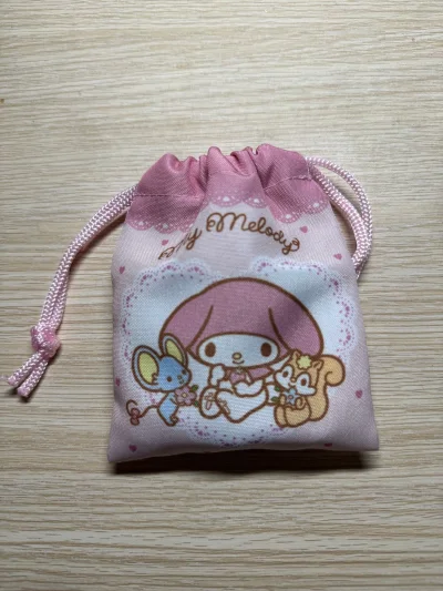 十二月年末在挖煤姬平台入手了一台nds游戏机和一个美乐蒂徽章，nds游戏机可是童年回忆杀，能玩好多经典游戏，美乐蒂徽章超级可爱，少女心爆棚。挖煤姬这个平台可太好用啦，上面有好多中古好物，就像个宝藏库一样。年末了，大家不妨去挖煤姬瞅瞅，说不定也能淘到自己心仪的好物呢！...